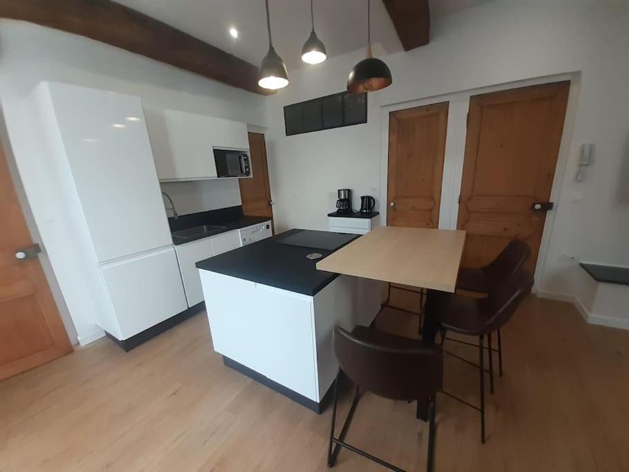 Classe 4 Etoiles - Cybele - Centre Ville 2 Chambres, Cour Privative Et Garage เวียน ภายนอก รูปภาพ