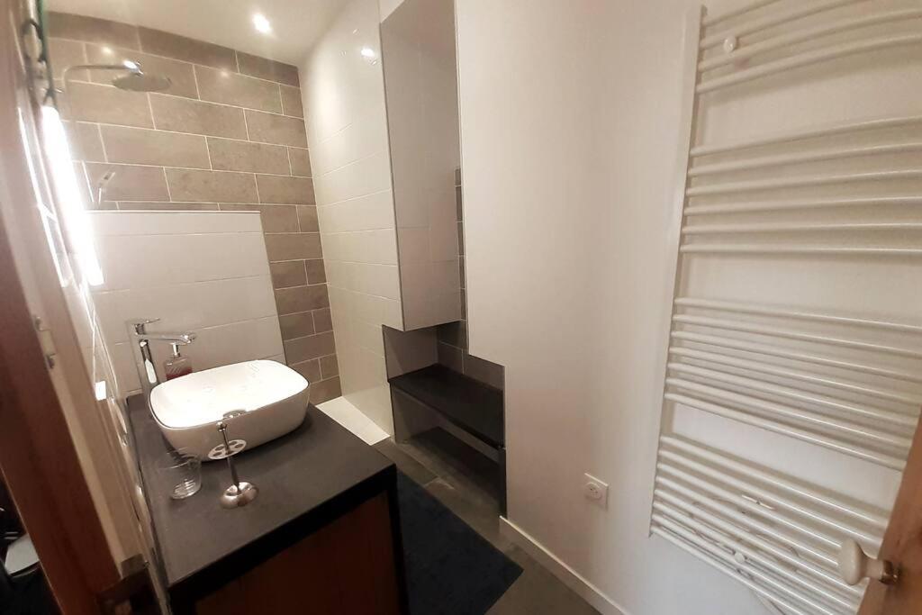 Classe 4 Etoiles - Cybele - Centre Ville 2 Chambres, Cour Privative Et Garage เวียน ภายนอก รูปภาพ