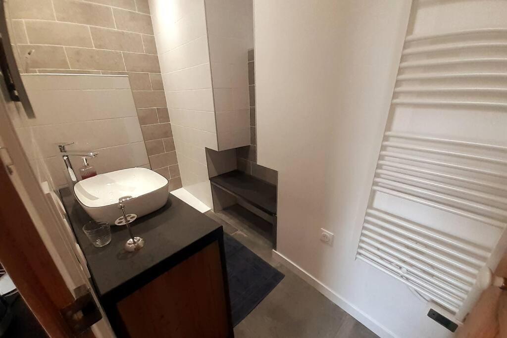 Classe 4 Etoiles - Cybele - Centre Ville 2 Chambres, Cour Privative Et Garage เวียน ภายนอก รูปภาพ